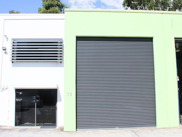 Prime Industrial Hub Awaits: Snag This Molendinar Gem Now!