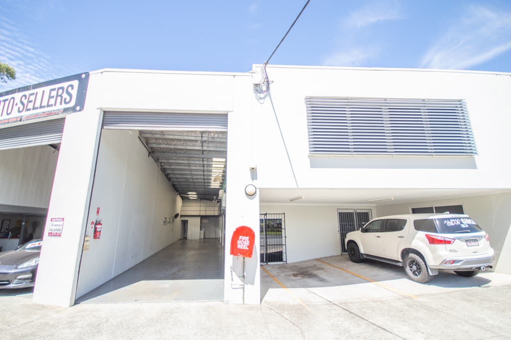 204m² Warehouse | A/C Offices + Boardroom | Storage Mezzanine | Central Molendinar