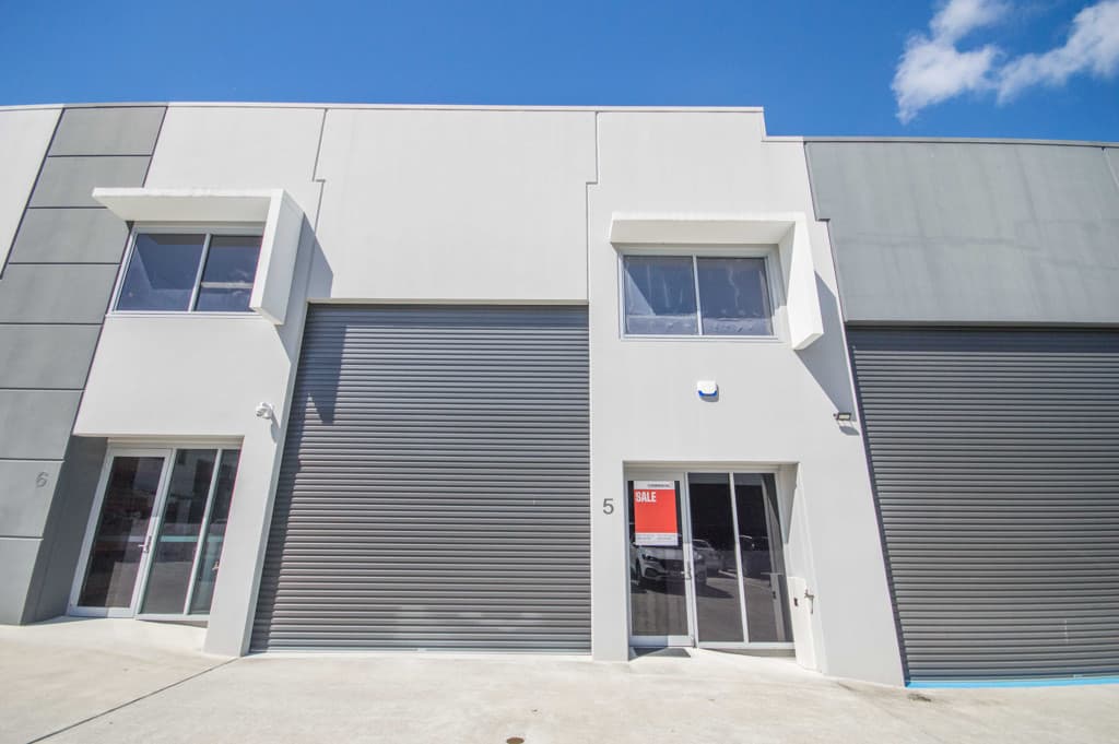 Modern and Stylish Industrial Warehouse in Prime Location
