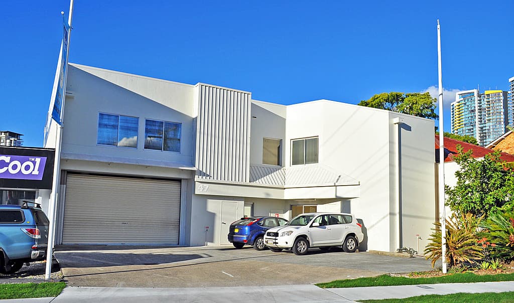 Main Road 450m²* Showroom/Office