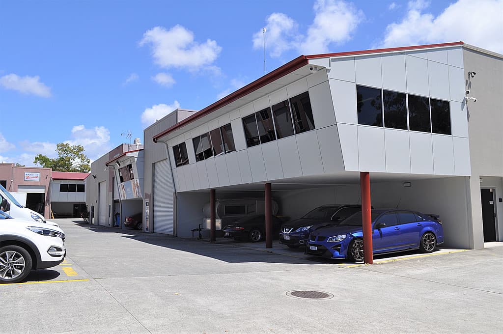 434m²* Warehouse & Office - Walk to Ashmore City