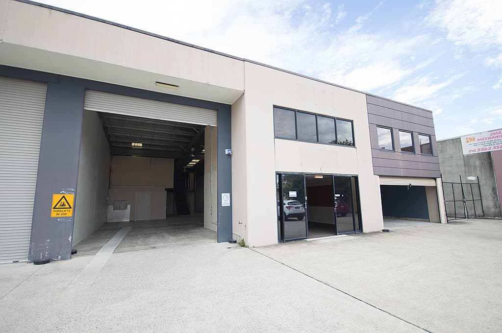 Highly Functional Office Warehouse Facility
